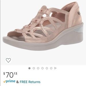 BZEES fisherman sandals size 9 SASHA rose gold